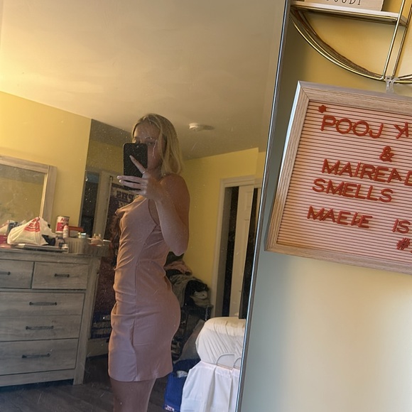 silky dress from Windsor never worn. - Picture 2 of 3